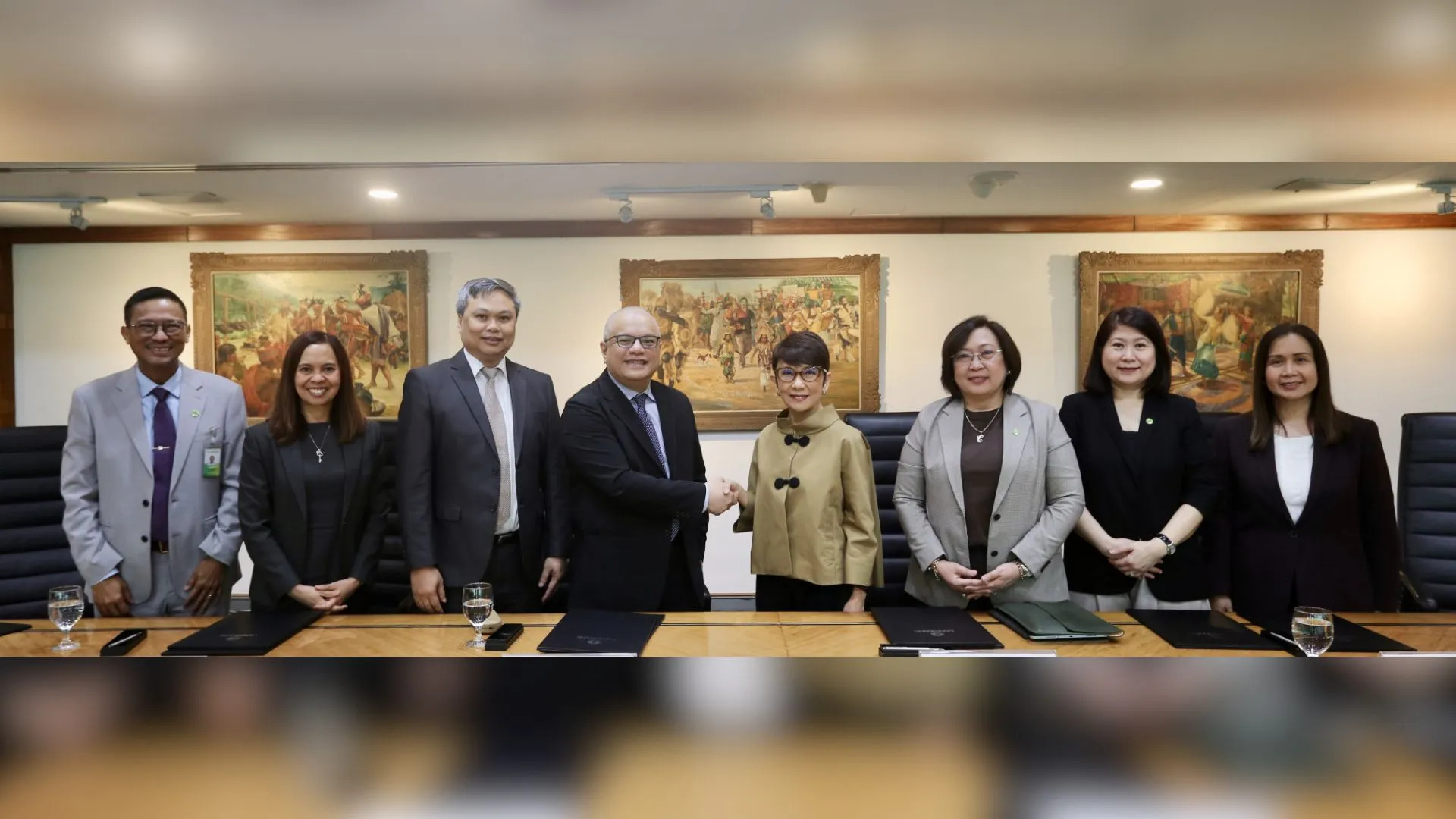Commercial clients and LandBank advisors collaborating
